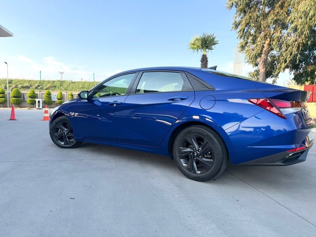 2021 Hyundai Elantra, 2.0L, 73000km - Image 3