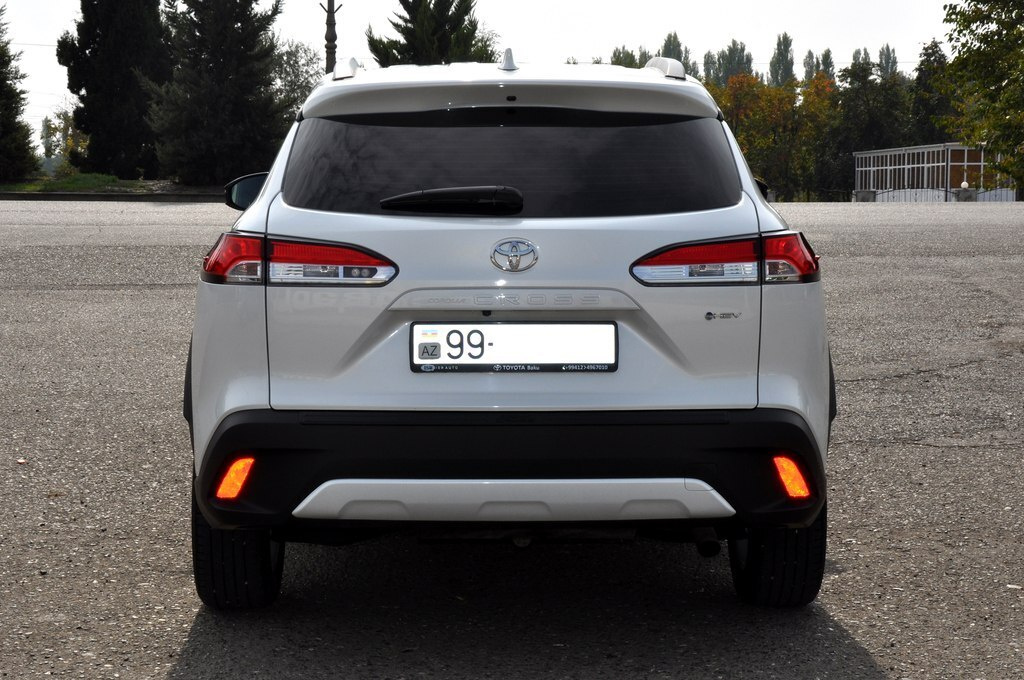 2025 Toyota Corolla Cross, 2.0L, 32000km - Image 2