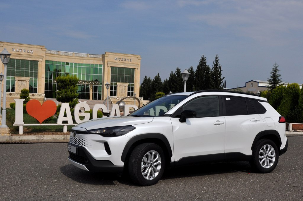 2025 Toyota Corolla Cross, 2.0L, 32000km - Image 6