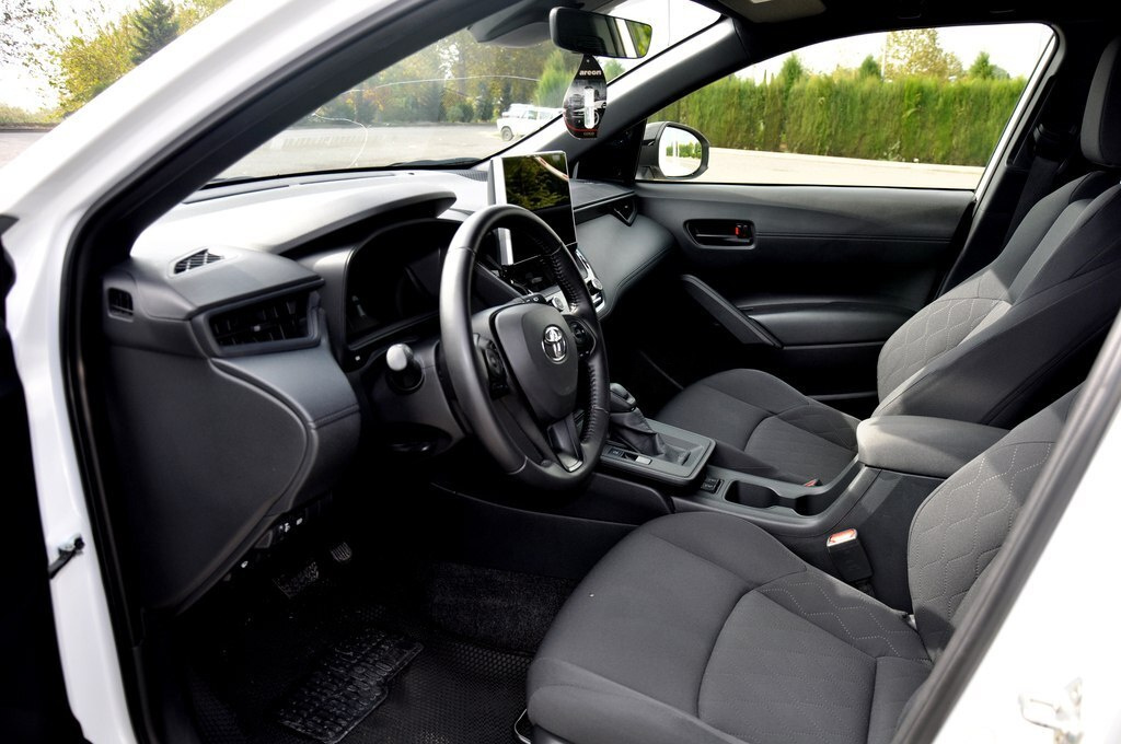 2025 Toyota Corolla Cross, 2.0L, 32000km - Image 10