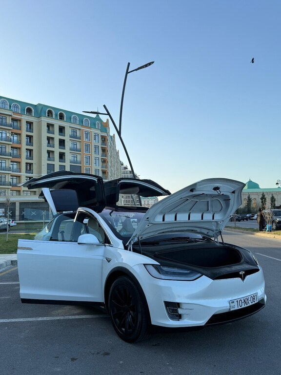 2019 Tesla Model X, 0.0L, 89000km - Image 2