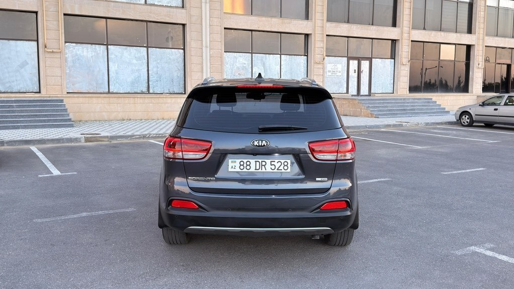 2017 Kia Sorento, 2.0L, 186000km - Image 2
