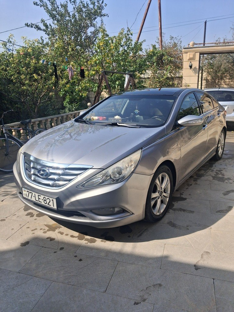 2010 Hyundai Sonata, 2.0L, 200000km - Image 2