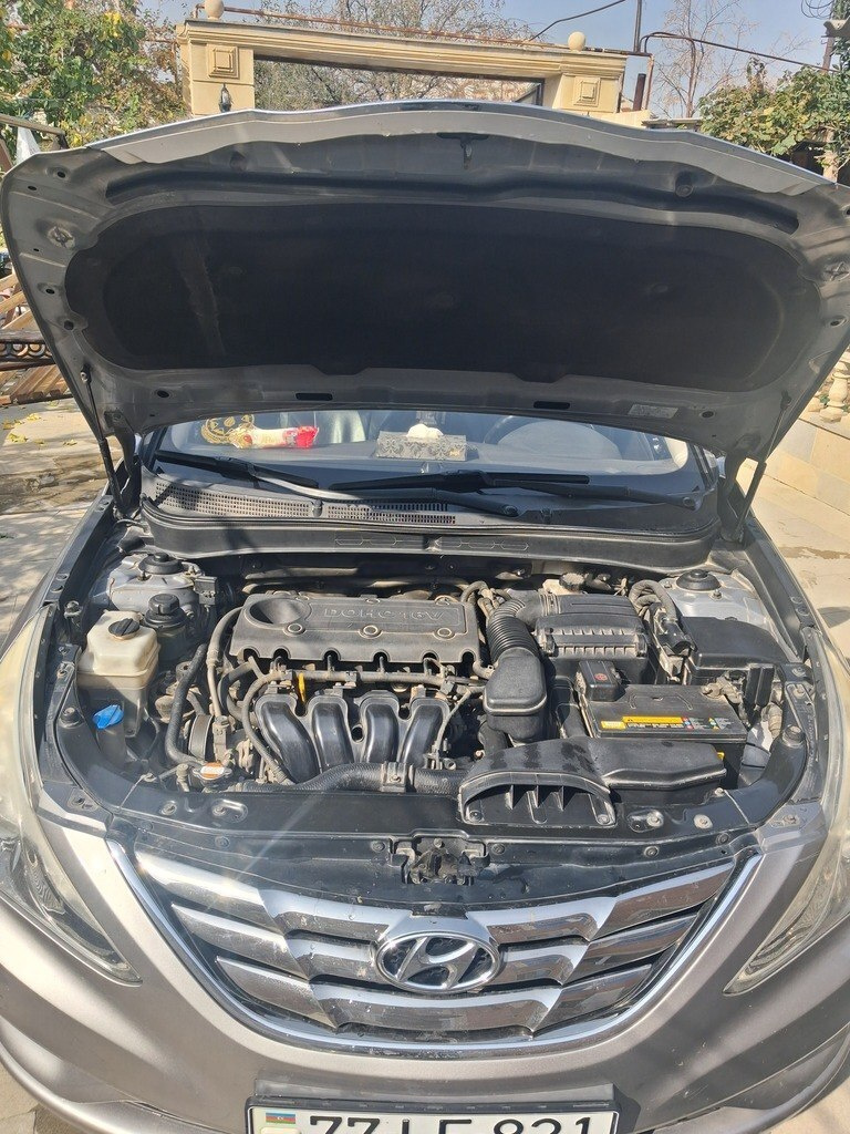 2010 Hyundai Sonata, 2.0L, 200000km - Image 11