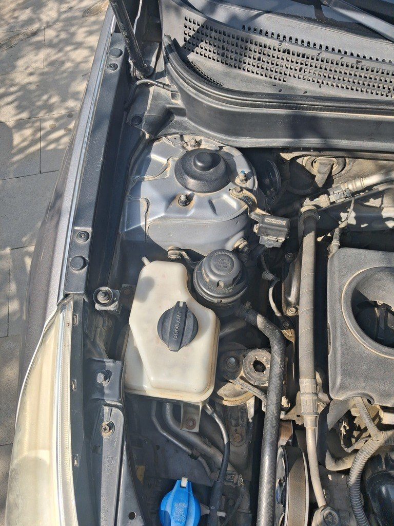 2010 Hyundai Sonata, 2.0L, 200000km - Image 12
