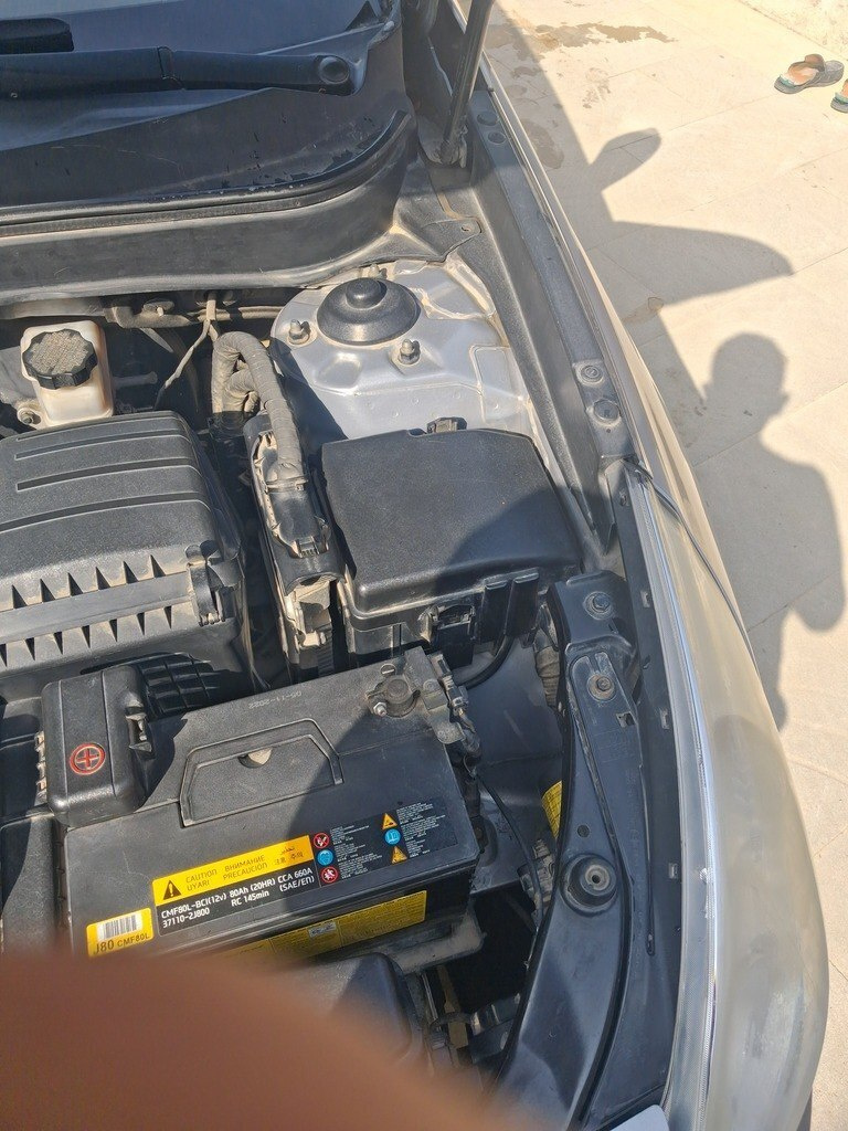 2010 Hyundai Sonata, 2.0L, 200000km - Image 13