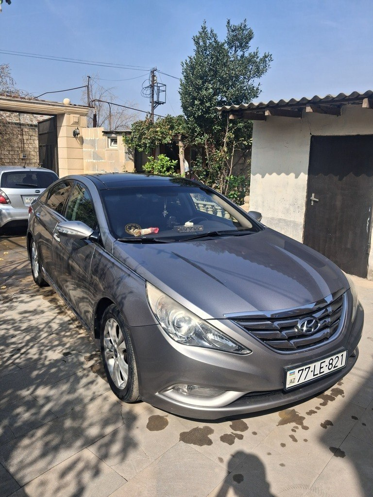 2010 Hyundai Sonata, 2.0L, 200000km - Image 3