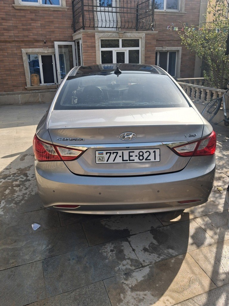 2010 Hyundai Sonata, 2.0L, 200000km - Image 6