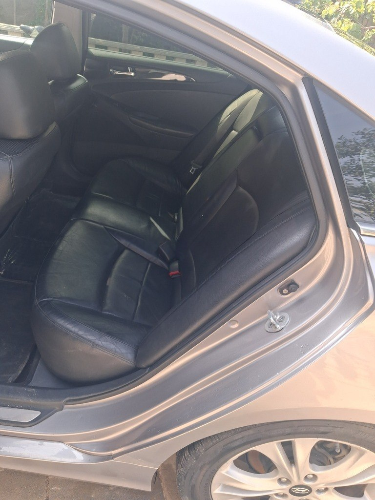 2010 Hyundai Sonata, 2.0L, 200000km - Image 7