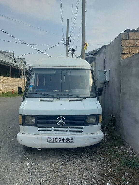 1993 Mercedes 208 D, 2.9L, 170000km - Image 1