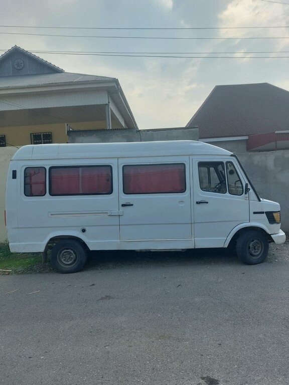 1993 Mercedes 208 D, 2.9L, 170000km - Image 2