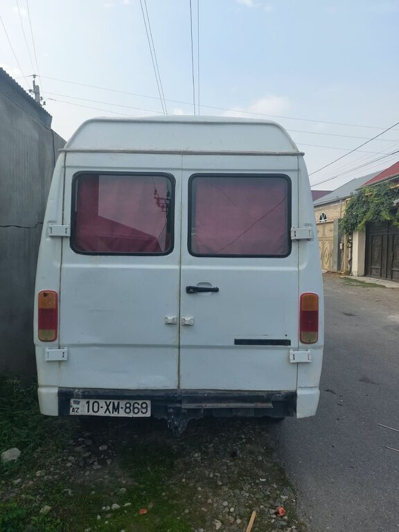 1993 Mercedes 208 D, 2.9L, 170000km - Image 3