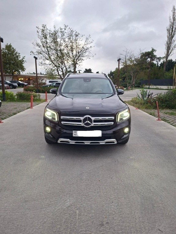 2023 Mercedes GLB 250 4MATIC, 2.0L, 63000km - Image 1