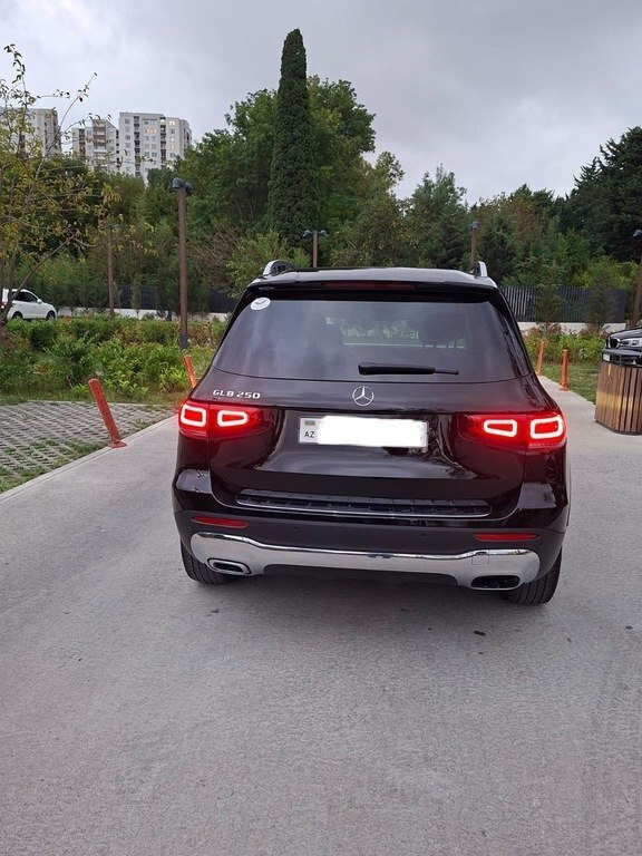 2023 Mercedes GLB 250 4MATIC, 2.0L, 63000km - Image 3