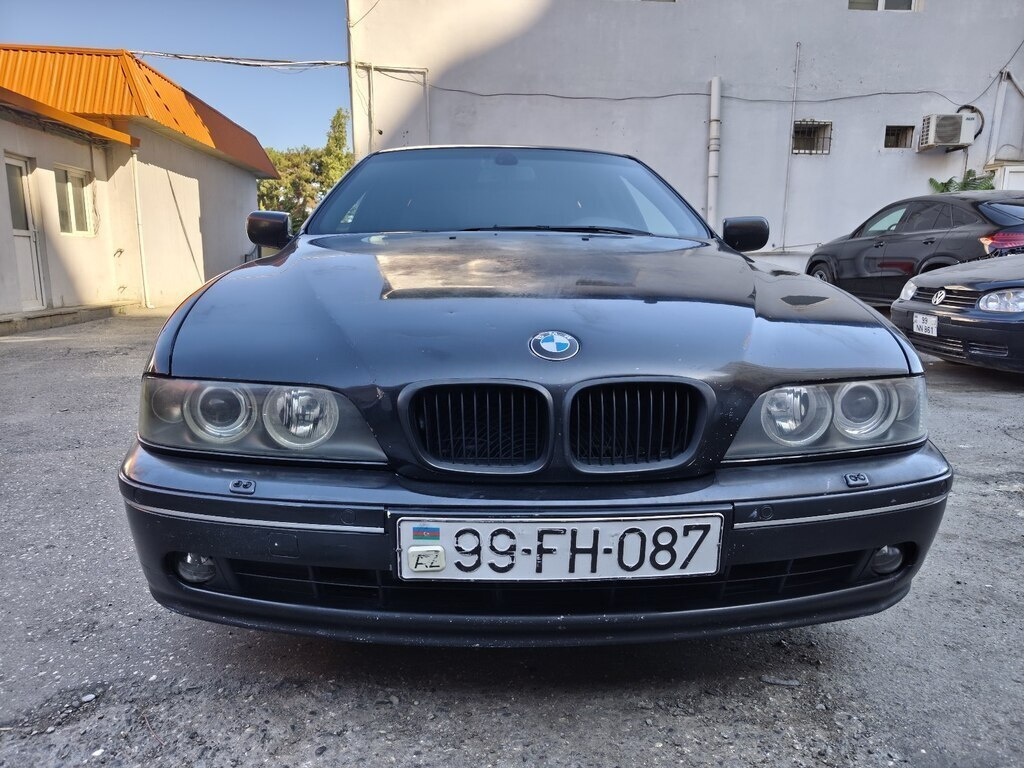 2002 BMW 525, 2.5L, 468000km - Image 2