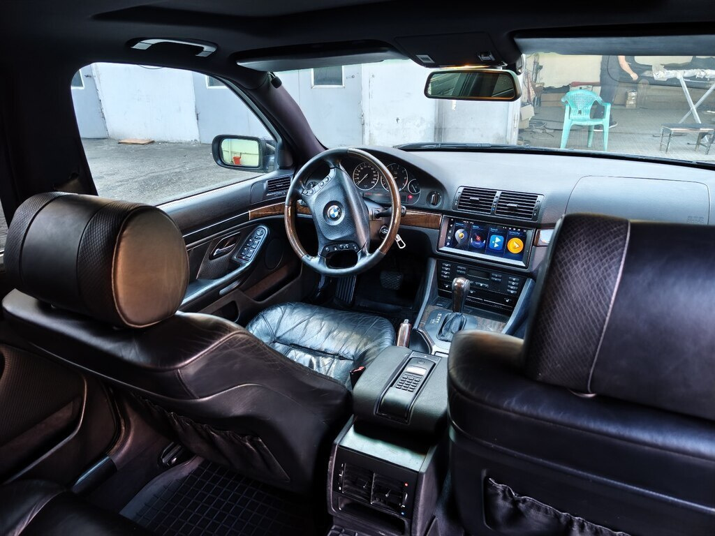 2002 BMW 525, 2.5L, 468000km - Image 11