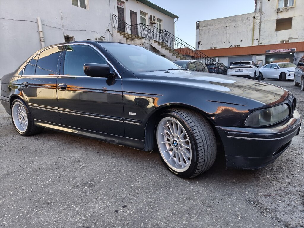 2002 BMW 525, 2.5L, 468000km - Image 3