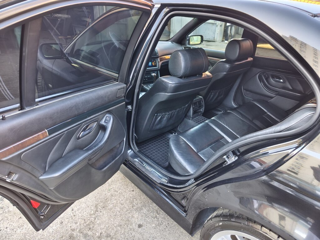 2002 BMW 525, 2.5L, 468000km - Image 9