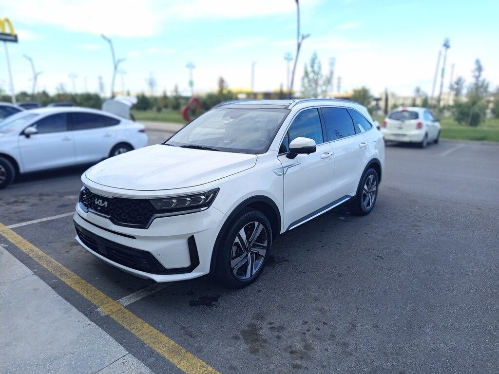 2023 Kia Sorento, 1.6L, 23000km - Image 2