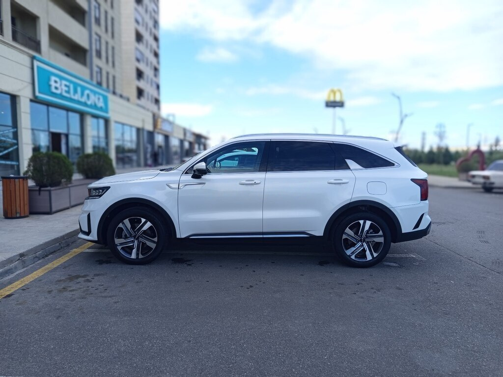 2023 Kia Sorento, 1.6L, 23000km - Image 3