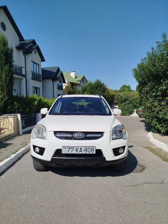 2008 Kia Sportage, 2.0L, 180000km - Image 1