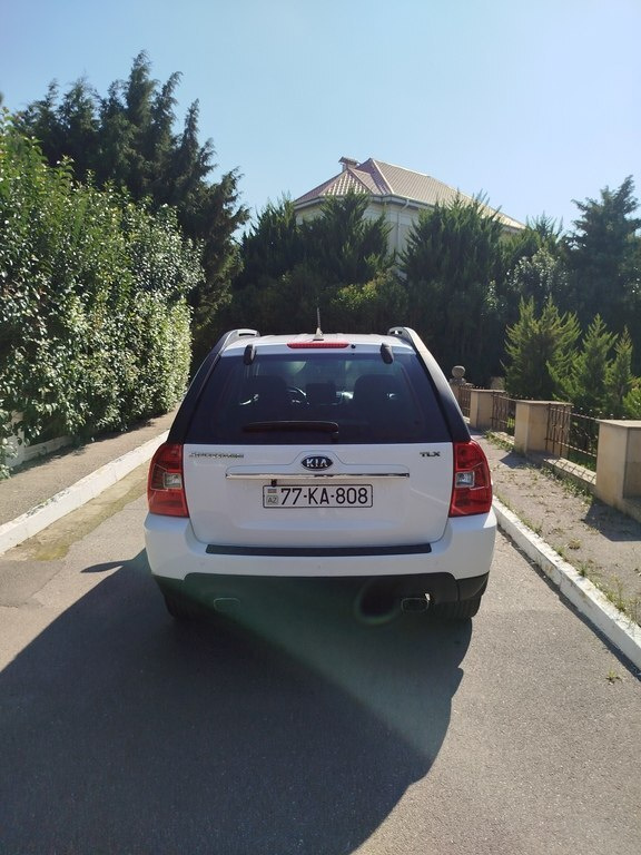 2008 Kia Sportage, 2.0L, 180000km - Image 2