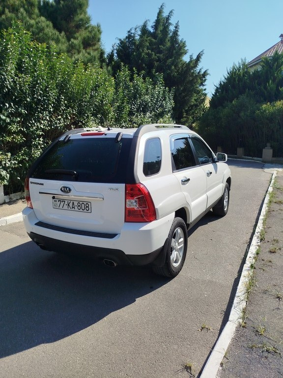 2008 Kia Sportage, 2.0L, 180000km - Image 3