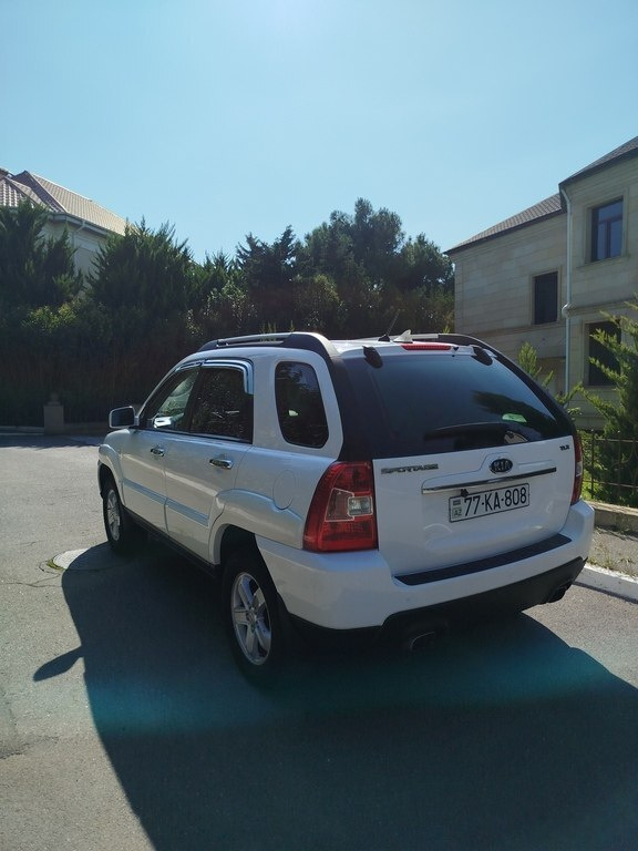 2008 Kia Sportage, 2.0L, 180000km - Image 4