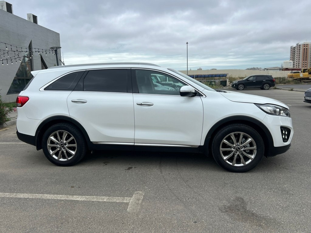 2016 Kia Sorento, 2.0L, 198045km - Image 3