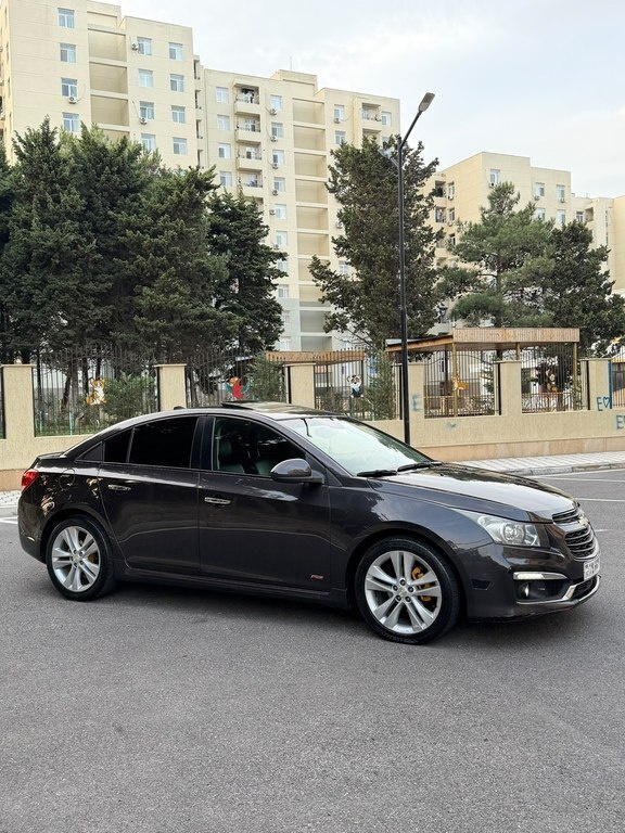 2015 Chevrolet Cruze, 1.4L, 215000km - Image 4