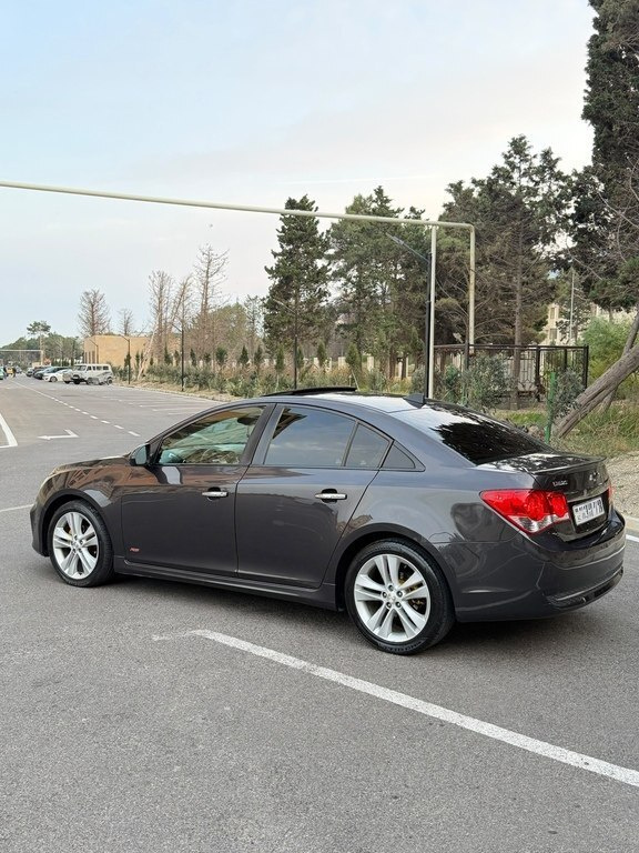 2015 Chevrolet Cruze, 1.4L, 215000km - Image 5