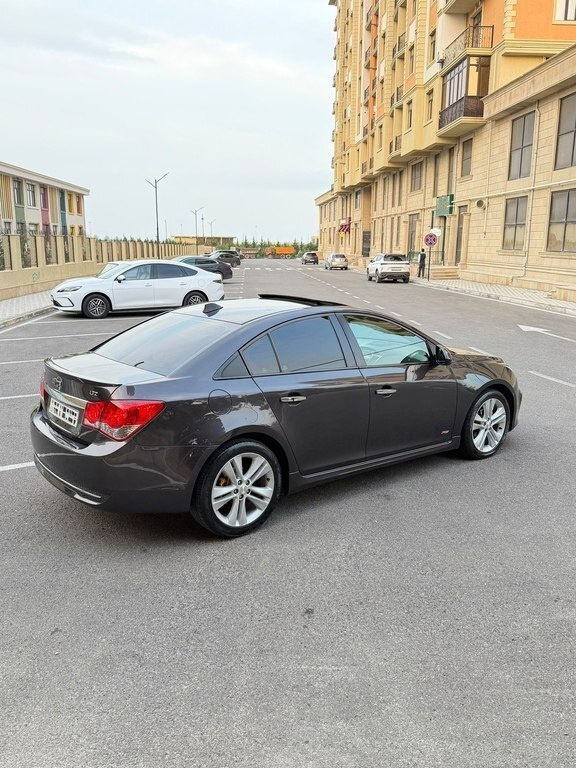 2015 Chevrolet Cruze, 1.4L, 215000km - Image 6