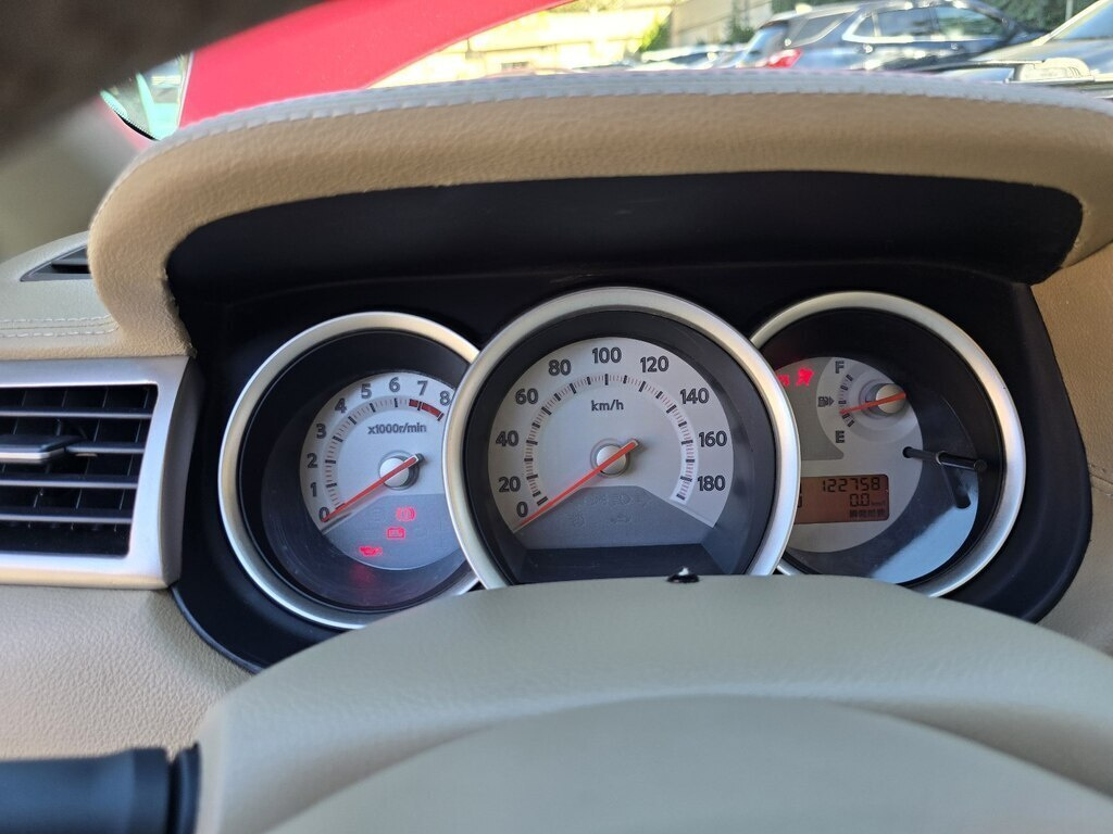 2011 Nissan Tiida, 1.5L, 122700km - Image 13