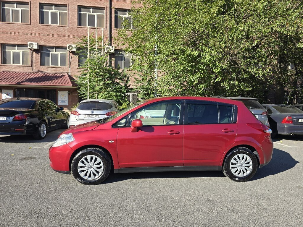 2011 Nissan Tiida, 1.5L, 122700km - Image 4