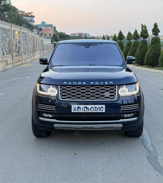 2014 Land Rover Range Rover, 3.0L, 196150km - Image 2