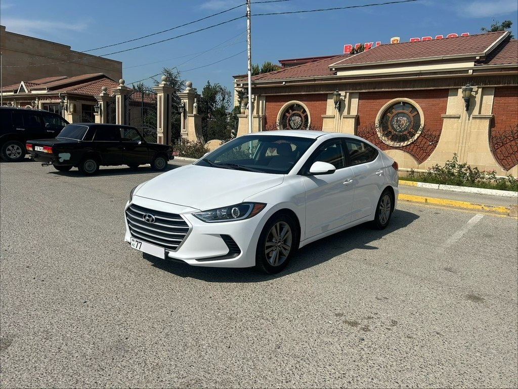 2017 Hyundai Elantra, 2.0L, 94000km - Image 3