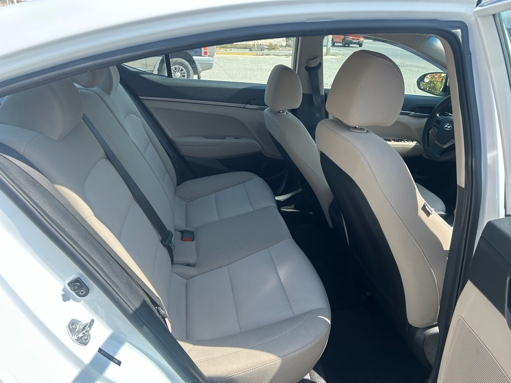 2017 Hyundai Elantra, 2.0L, 94000km - Image 9