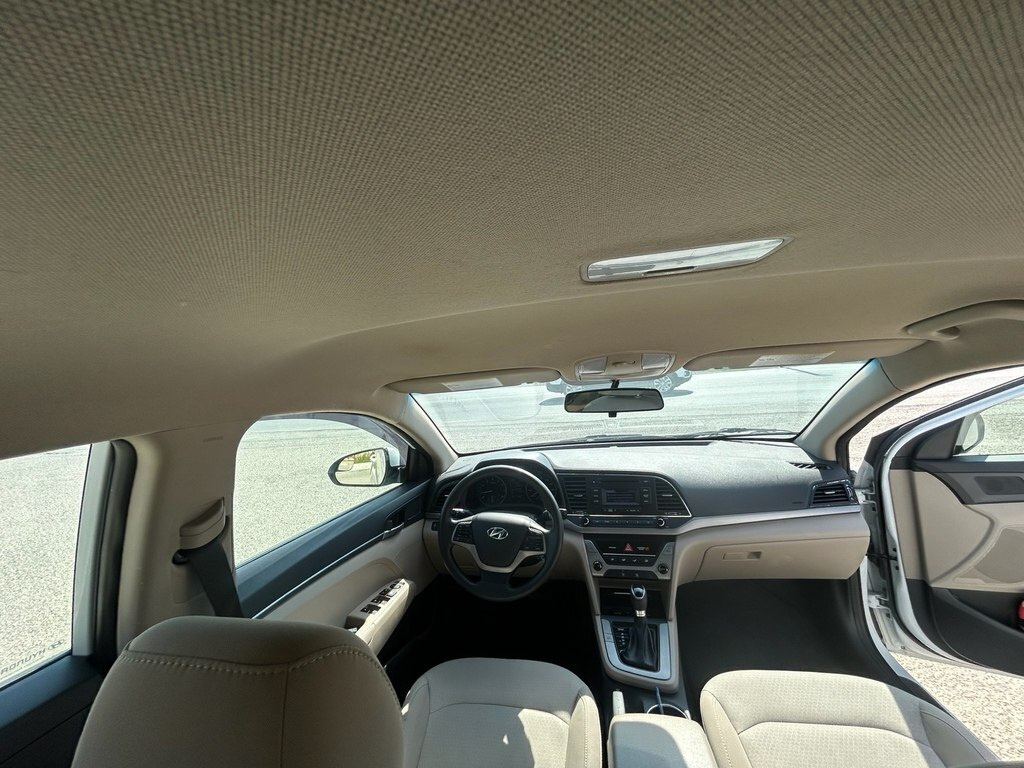 2017 Hyundai Elantra, 2.0L, 94000km - Image 10