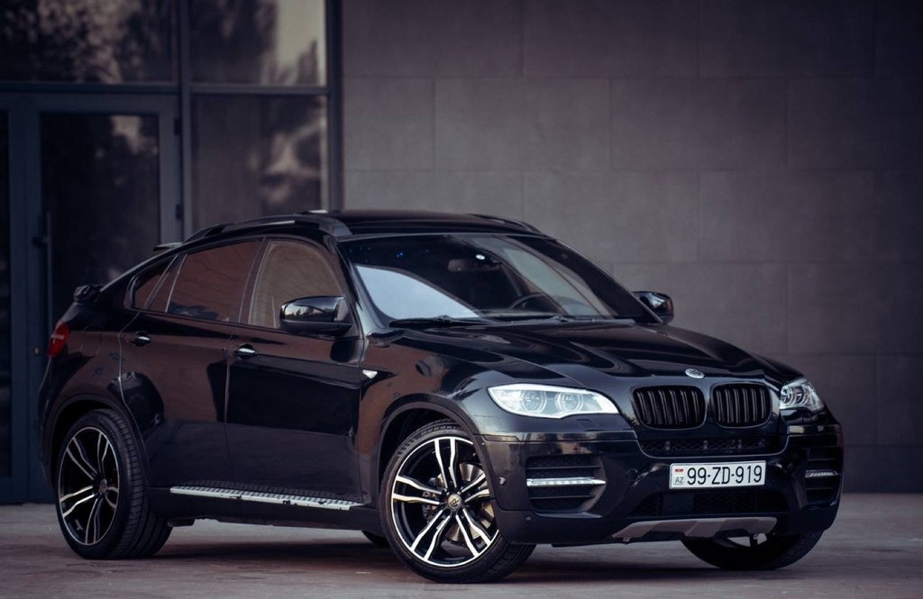 2012 BMW X6, 3.0L, 112000km - Image 2