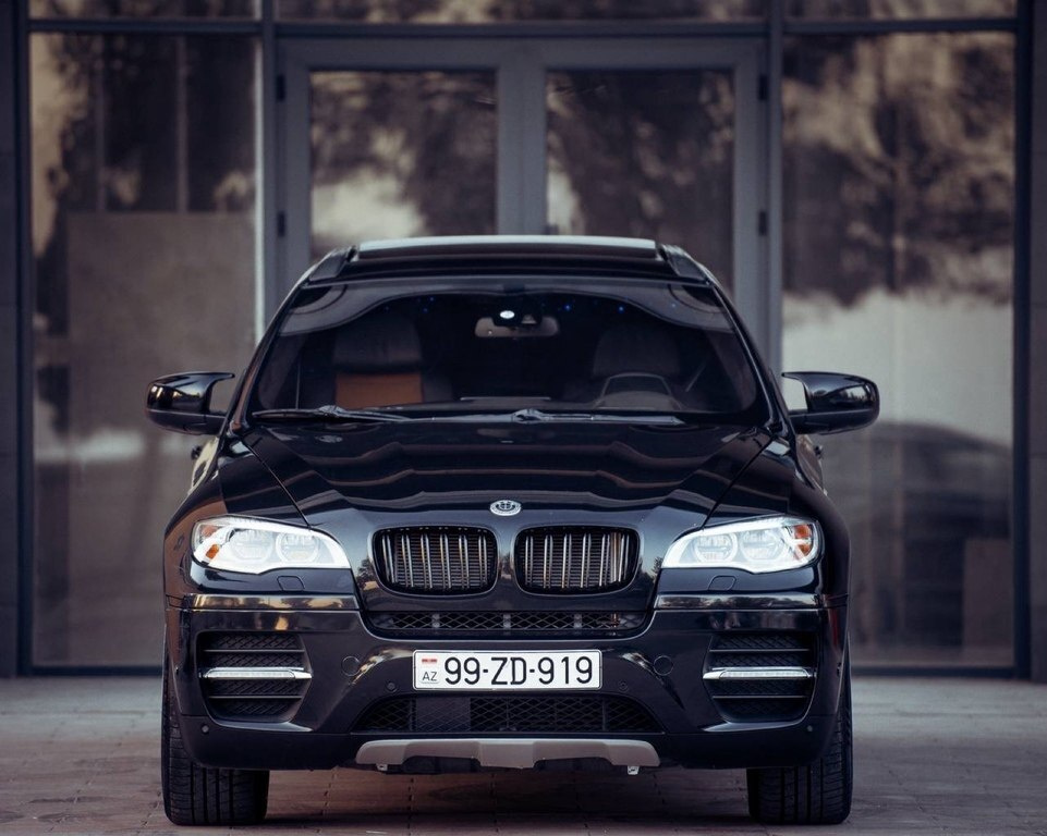 2012 BMW X6, 3.0L, 112000km - Image 3