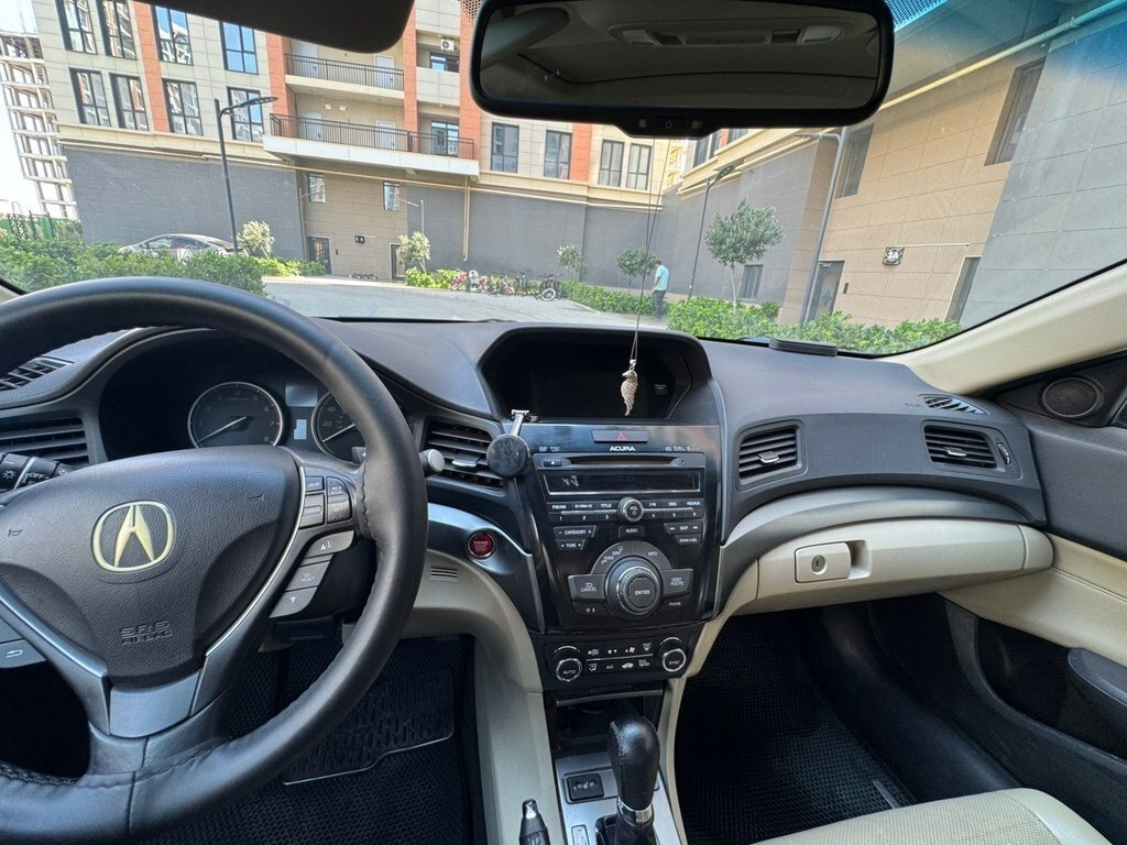 2013 Acura ILX, 1.5L, 194000km - Image 7