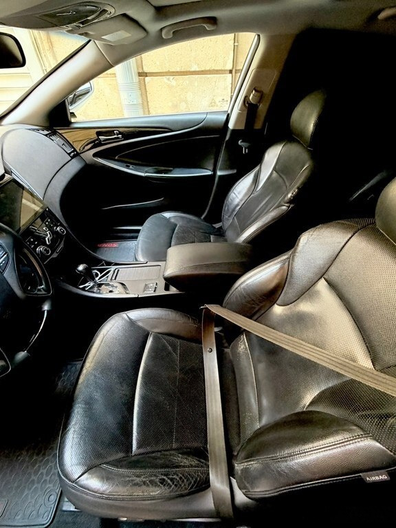 2010 Hyundai Sonata, 2.4L, 239000km - Image 13