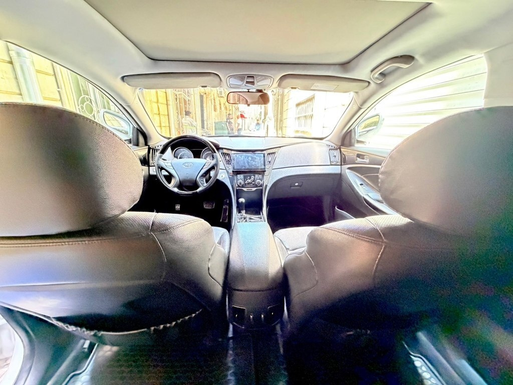 2010 Hyundai Sonata, 2.4L, 239000km - Image 15