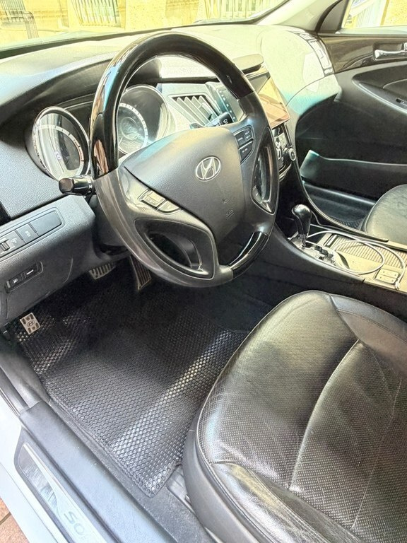 2010 Hyundai Sonata, 2.4L, 239000km - Image 16