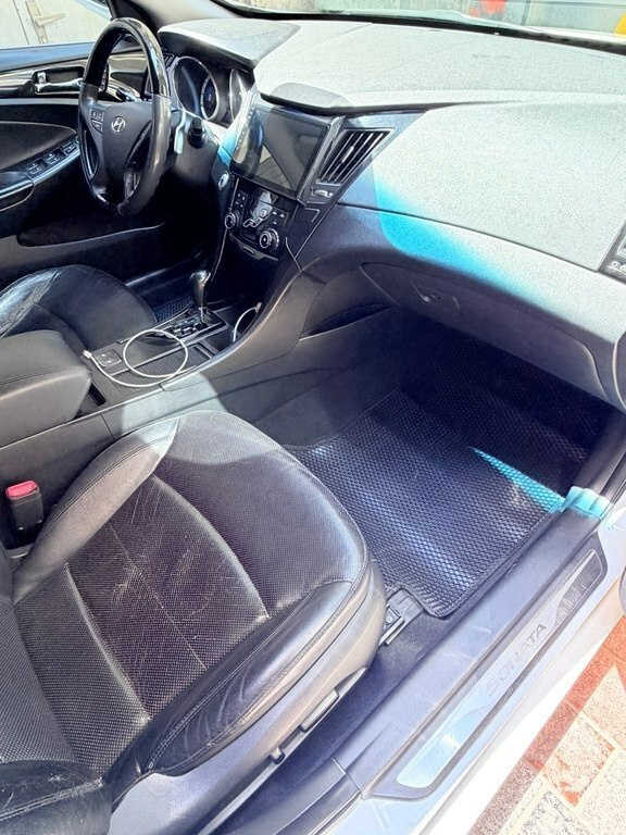 2010 Hyundai Sonata, 2.4L, 239000km - Image 17