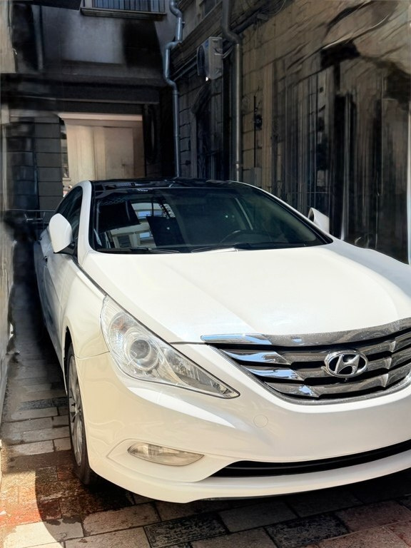 2010 Hyundai Sonata, 2.4L, 239000km - Image 3