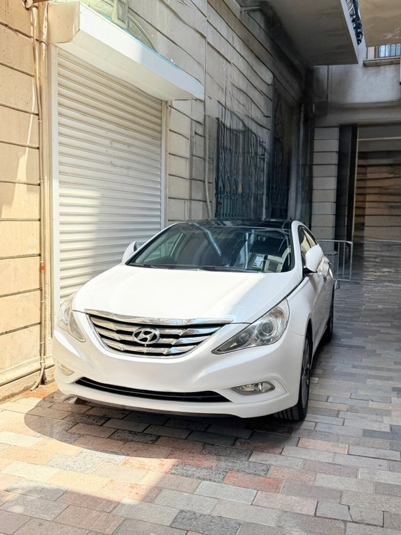 2010 Hyundai Sonata, 2.4L, 239000km - Image 4