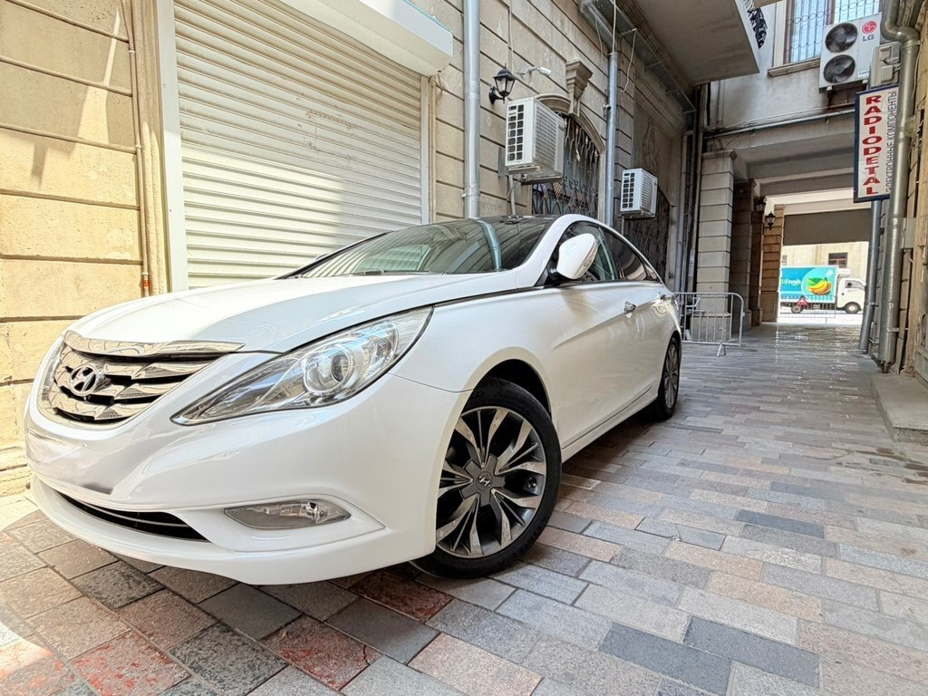 2010 Hyundai Sonata, 2.4L, 239000km - Image 5