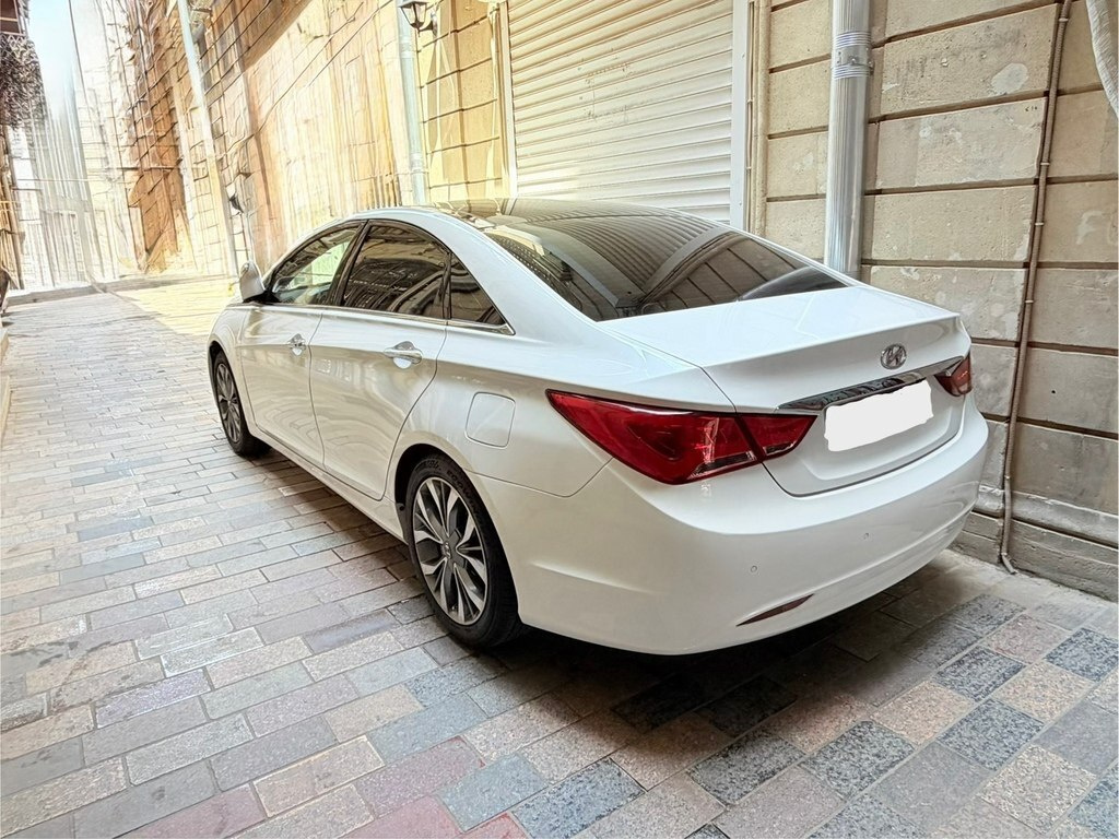 2010 Hyundai Sonata, 2.4L, 239000km - Image 6