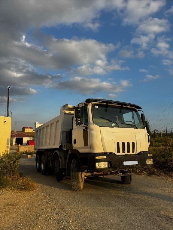 2011 Iveco ASTRA HD9 44.38, 11.0L, 750000km - Image 3
